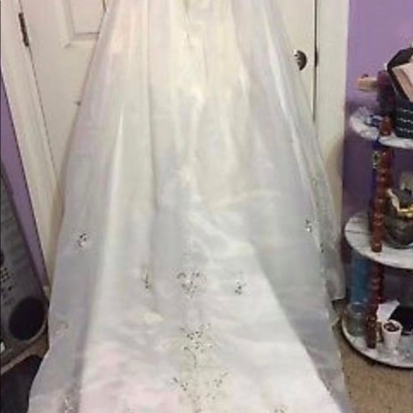 Dresses & Skirts - Wedding dress.